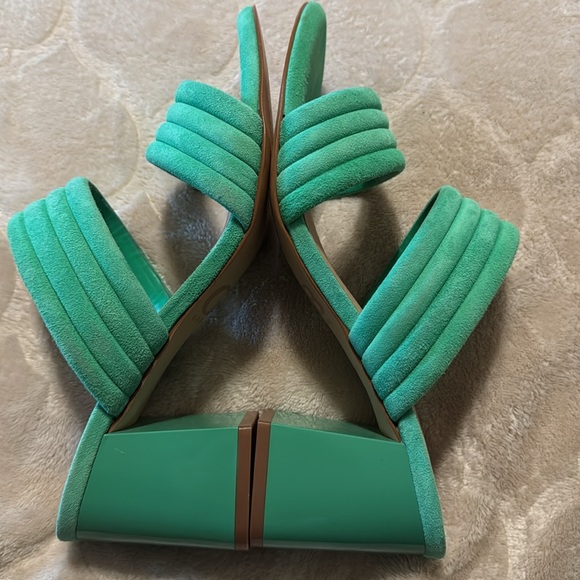 EUC GREEN HEELS - Picture 3 of 10